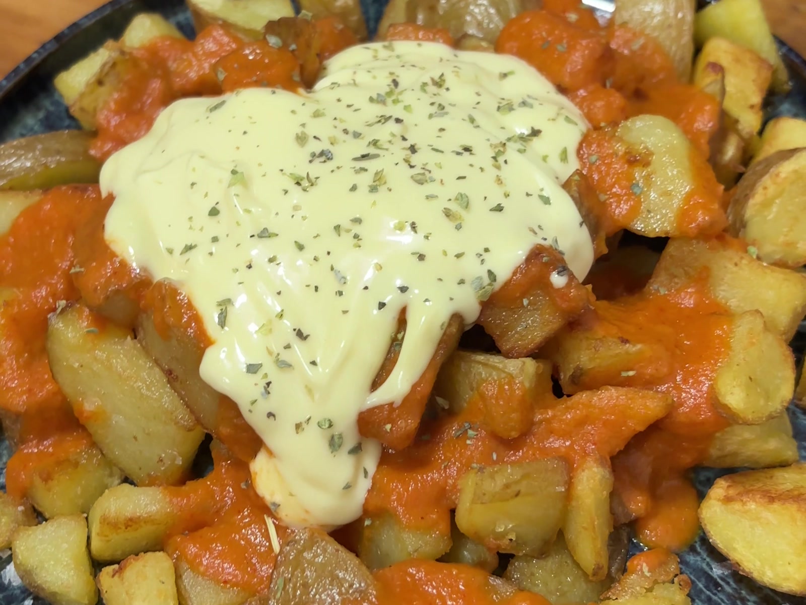 Patatas bravas de bar en casa