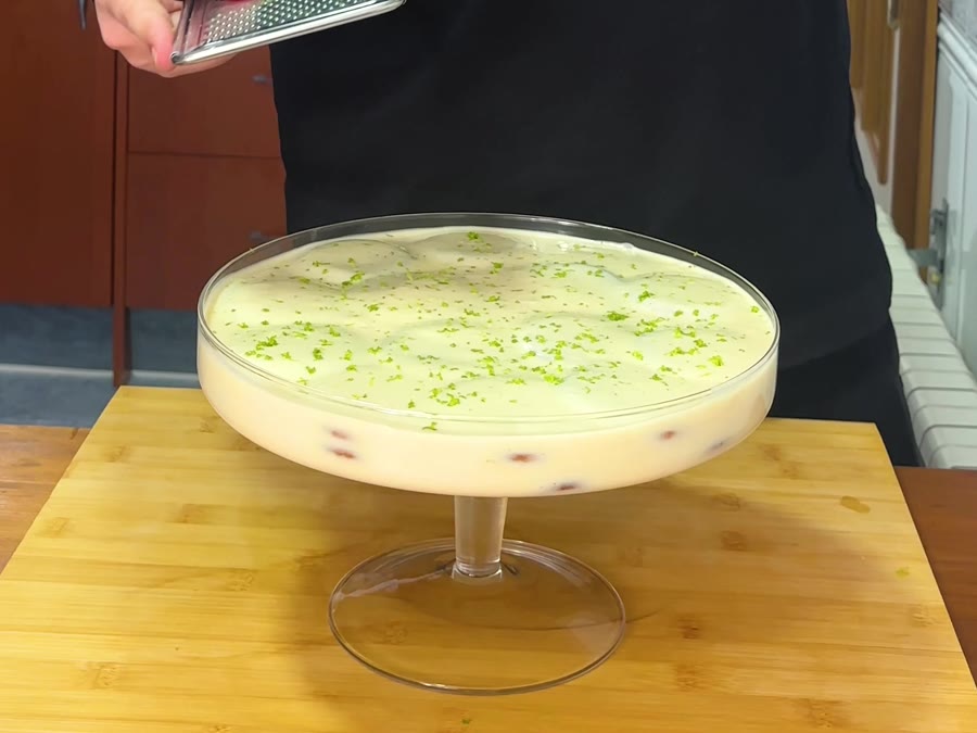 Carlota de limón — 4 ingredientes, sin horno